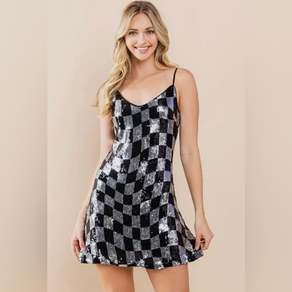 Beautiful sequin dress - Picture 1 of 5